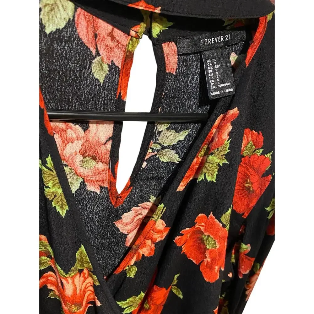 Forever 21 Floral Print Cropped Blouse Small Black Poinsettia Night Out Party